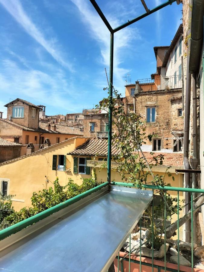 Azzi B&B Comfortably, In The Quietness Of The Perugia Historical Centre מראה חיצוני תמונה