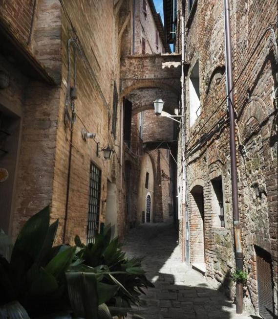 Azzi B&B Comfortably, In The Quietness Of The Perugia Historical Centre מראה חיצוני תמונה