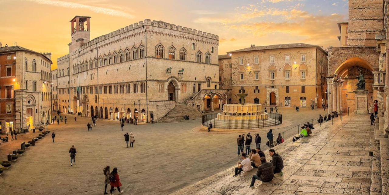 Azzi B&B Comfortably, In The Quietness Of The Perugia Historical Centre מראה חיצוני תמונה