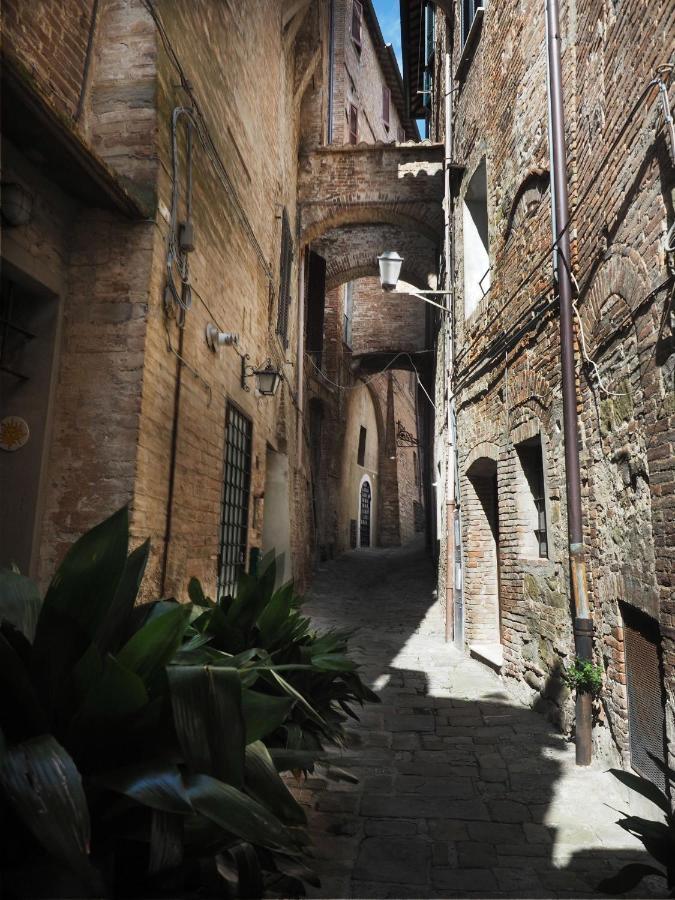 Azzi B&B Comfortably, In The Quietness Of The Perugia Historical Centre מראה חיצוני תמונה